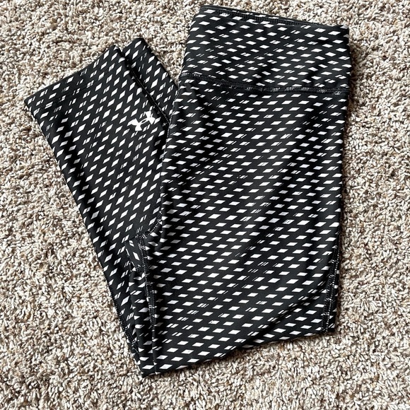 Under Armour Pants - Under Armour Women’s Cropped Leggings. Small